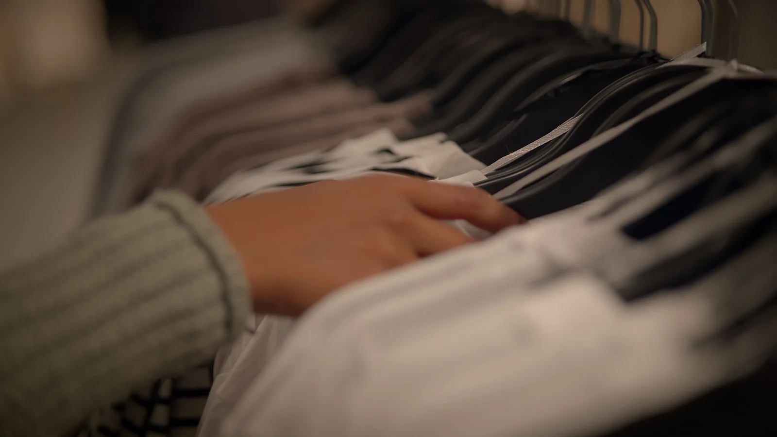 How To Compare Fabric Labels When Shopping For Knitwear cover image